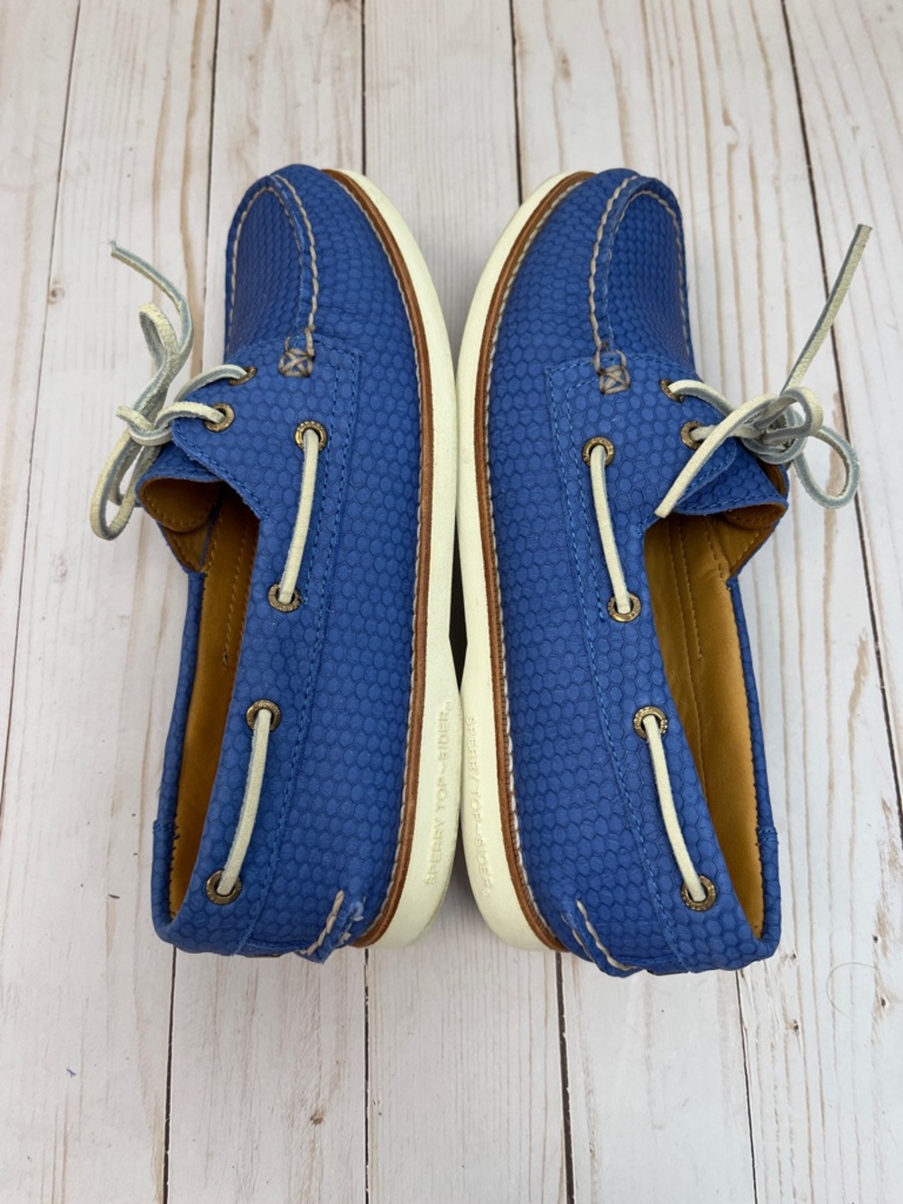 Sperry Gold club boat shoes.Textured leather. Comfort insole. Gently worn. Size7 - Picture 4 of 7